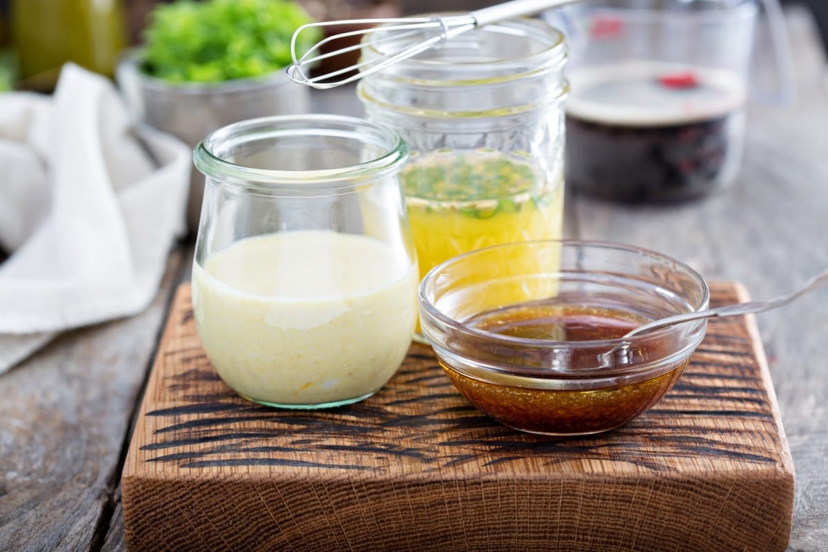 Variété de marinades pour la viande et la volaille